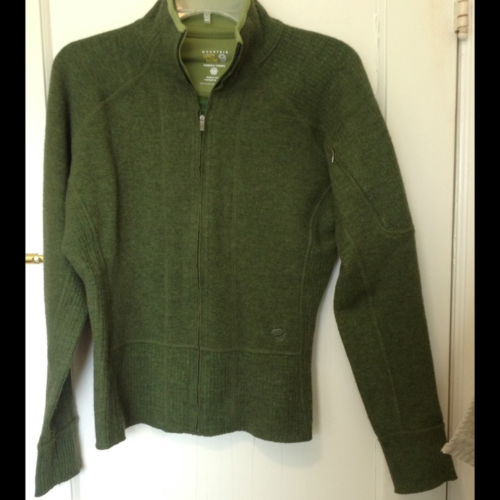 Mountain Hardware Medium zip up Sweater